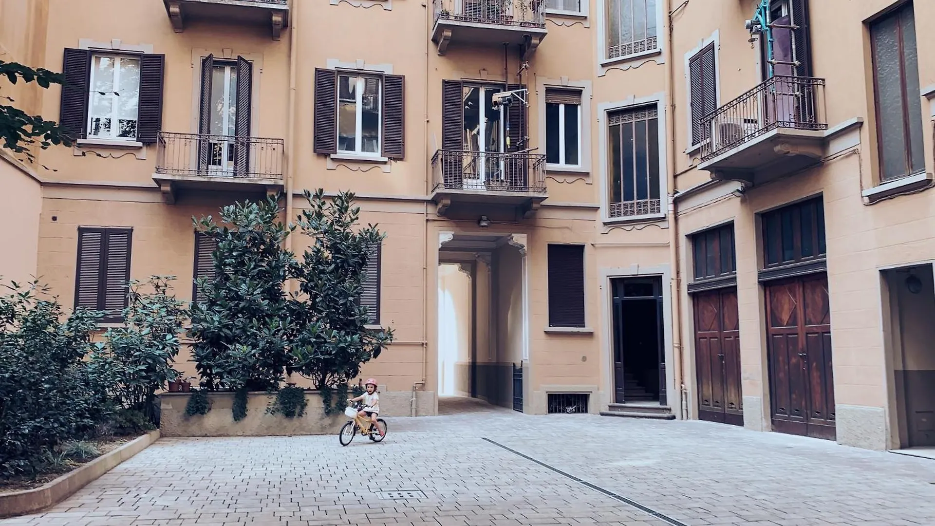 Lovely 2 Room Penthouse At Arco Della Pace 米兰 公寓